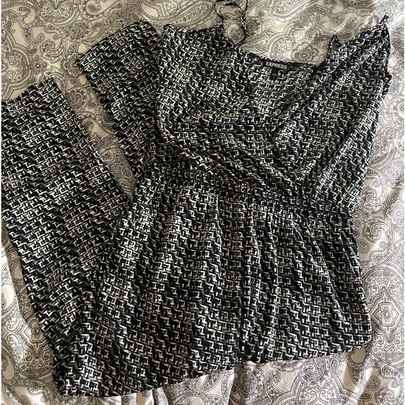Express patterned jumpsuit - Picture 2 of 3